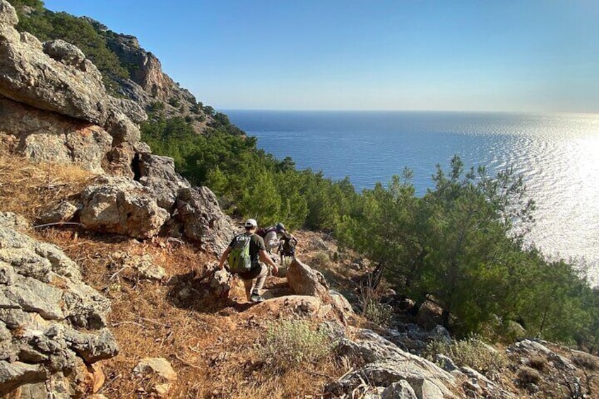 Limniotis Cave Hike by Art and Walk