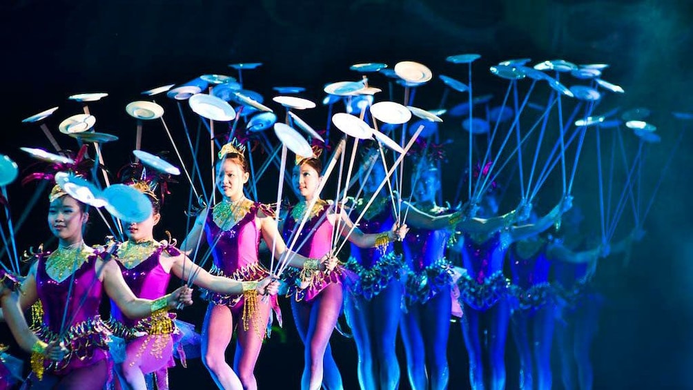 Performers balancing plates on sticks at the banquet in Beijing