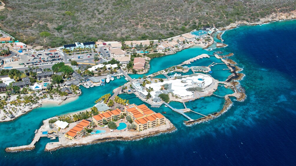 Foto 5 von 8 laden Aerial view of Dolphin Academy Curacao
