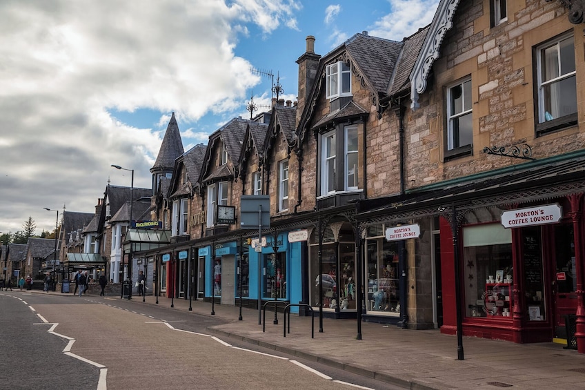 From Edinburgh: Highland Games Day Tour
