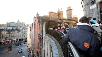 Secrets of the Royal Mile Walking Tour with Edinburgh Castle Admission