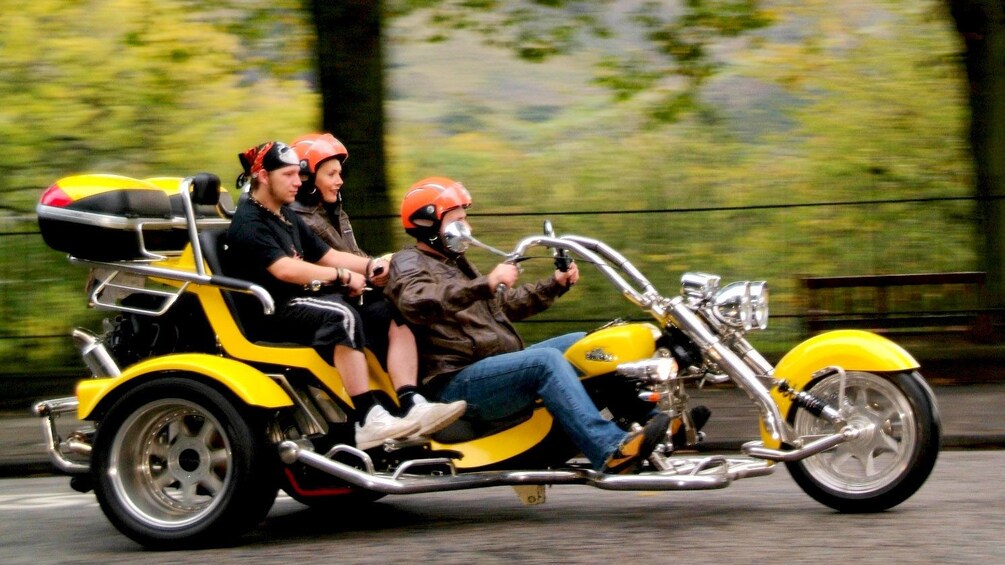 Indlæs billede 1 af 5. riders of motor tricycle in Edinburgh