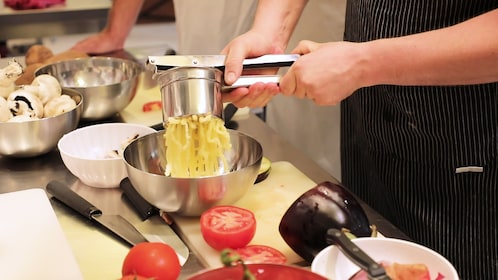 Clase de cocina y compras en el mercado histórico de Florencia con almuerzo