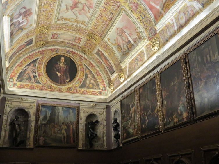 Palazzo Vecchio Secret Passages monolingual Visit with Lunch or Gelato