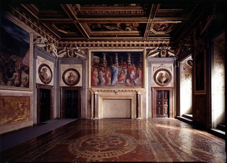 Palazzo Vecchio Secret Passages monolingual Visit with Lunch or Gelato