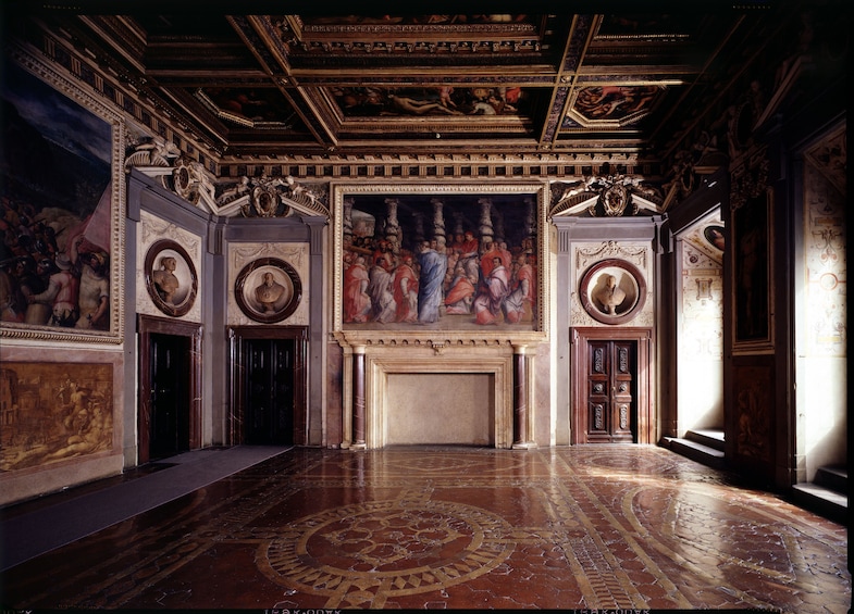 Palazzo Vecchio Secret Passages monolingual Visit with Lunch or Gelato