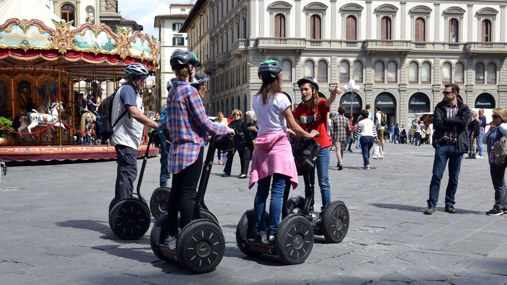 Foto 3 von 10 laden city scene on segway tour