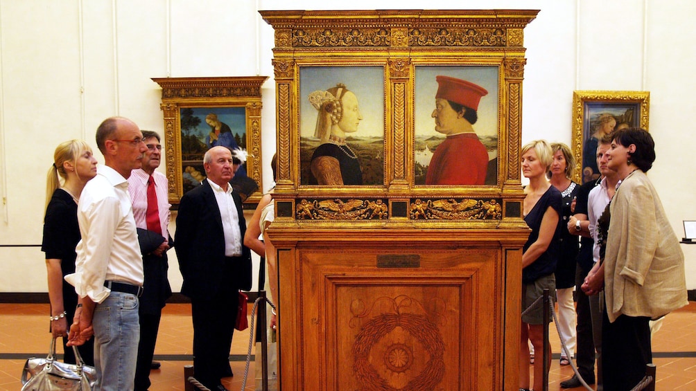 Group viewing paintings on Vasari Corridor and Uffizi Gallery Tour in Florence Italy