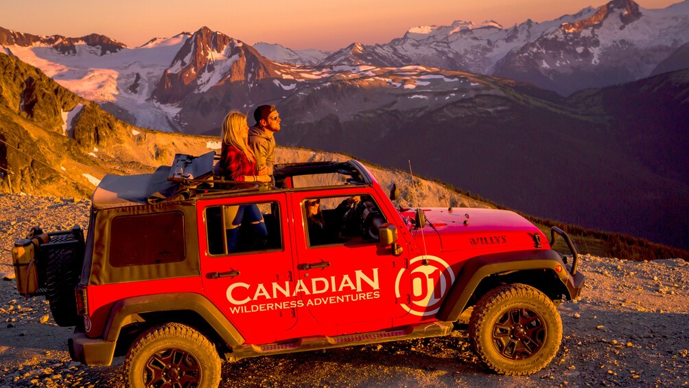 Couple on a Jeep tour of the Canadian Cascades