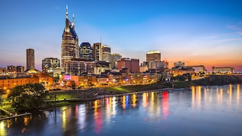 Nashville Nights & Lights Tour with Dinner