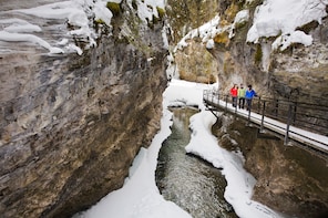 Discover Banff: Johnston Canyon Icewalk Tour