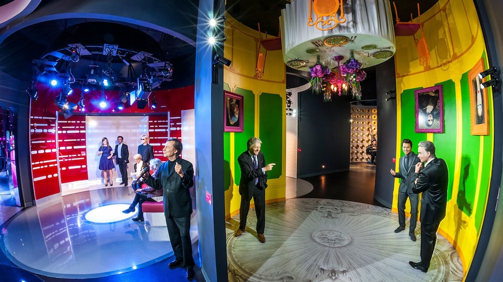 Apri foto 5 di 7. Wax museum sets with statues