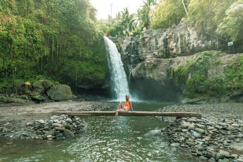 Tegenungan waterfall