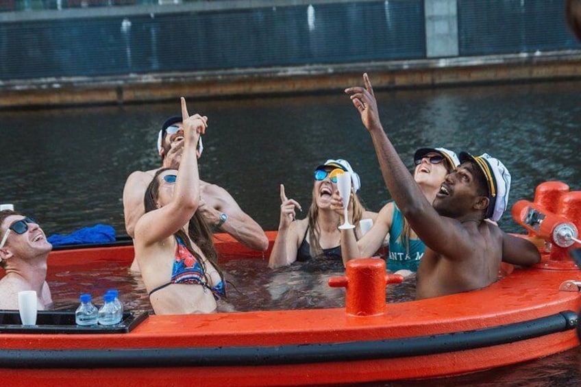 Hot Tub Boat Tour in London - London's most unique tour