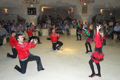 Espectáculo nocturno turco en Capadocia