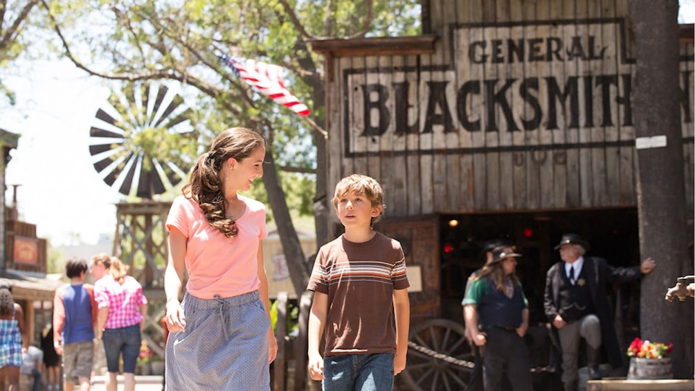 Show item 3 of 10. Go Los Angeles All-Inclusive: Over 35 Attractions on 1 Pass