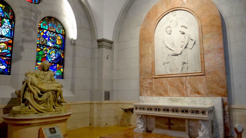 正在顯示第 2 張相片,共 10 張。 View inside of Cathedral in Manila