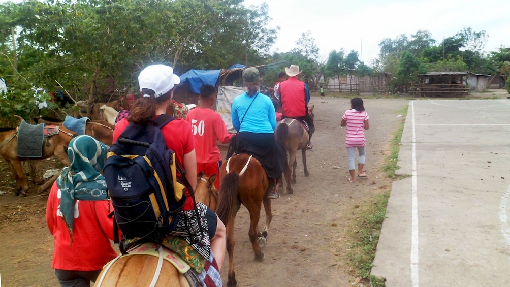 Horseback riding group in Manila