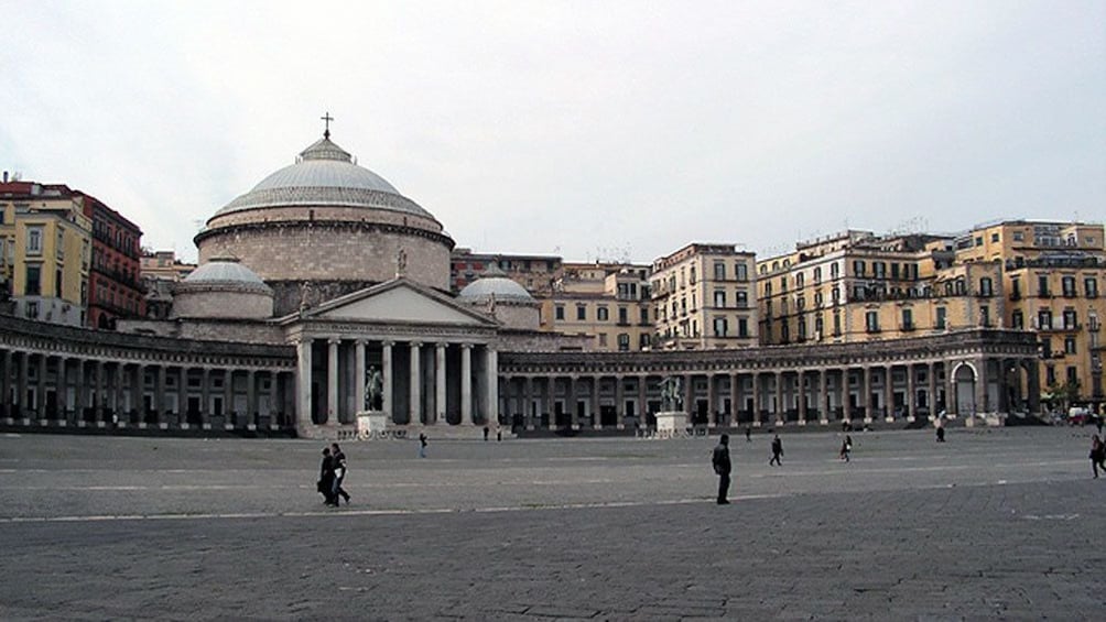 Charger l’élément 3 sur 5. Piazza Plebiscito square in Naples