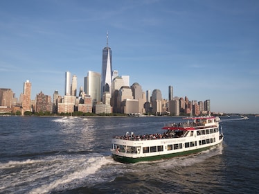Bootsfahrt zu den Wahrzeichen von New York und Hafenrundfahrt
