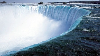 Niagara Falls Guided Day Tour by Air & Land from New York City