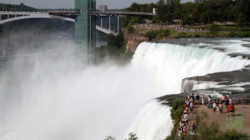 Overnight Niagara Falls and Shopping Trip from New York City