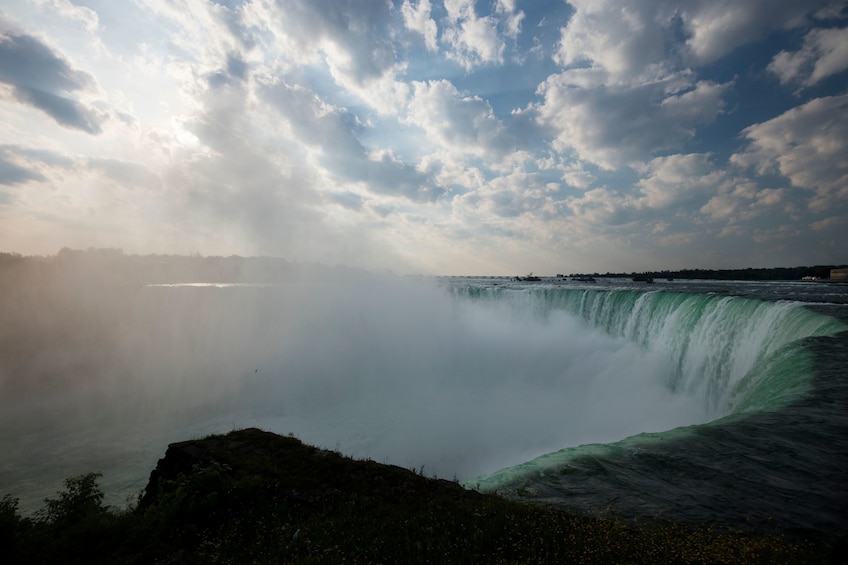 Overnight Niagara Falls and Shopping Trip from New York City