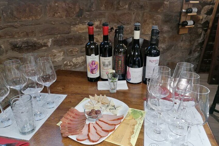 Tasting of 5 Wines + Special Selection of Appetisers