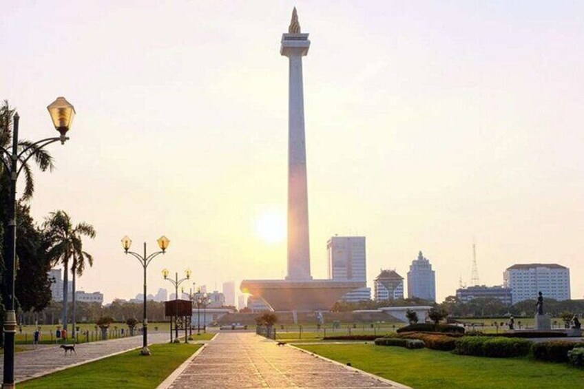 Jakarta Private Tour Multi Language ( With Lunch )