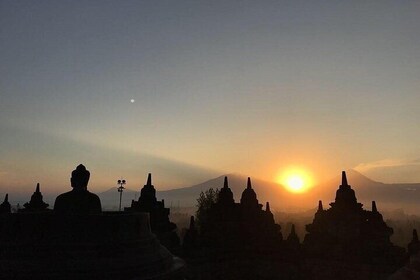 Borobudur Sunrise from Setumbu Hill and Great temples tour