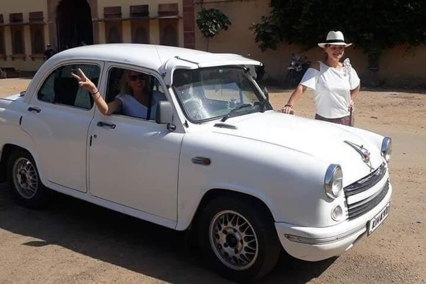 India best and beautiful car. (Ambassador)