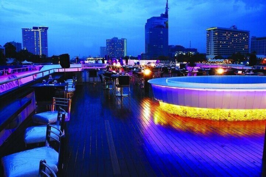 Luxury Dinning on Grand Pearl Cruise along Chao Phraya River 