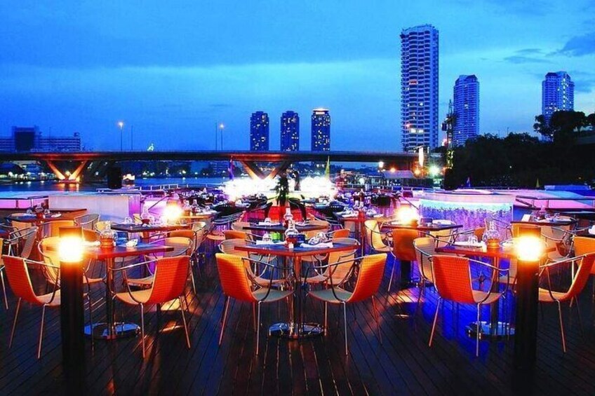 Luxury Dinning on Grand Pearl Cruise along Chao Phraya River 