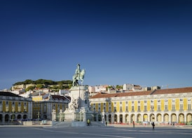 Lisbon Sightseeing & Shopping Tour from the Algarve