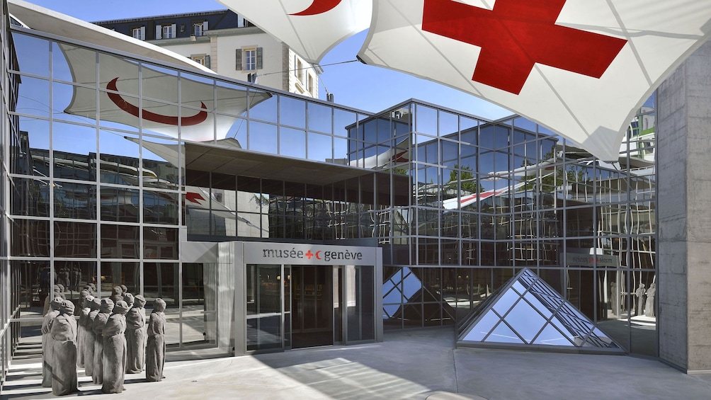 แสดงภาพที่ 5 จาก 5 front of building in Geneva