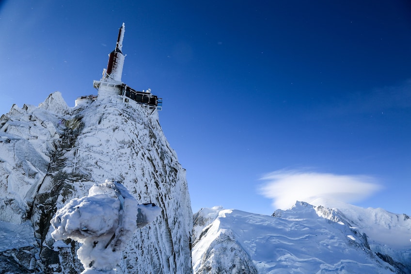Charger l’élément 4 sur 9. Chamonix & Mont Blanc with Aiguille du Midi & Mer de Glace