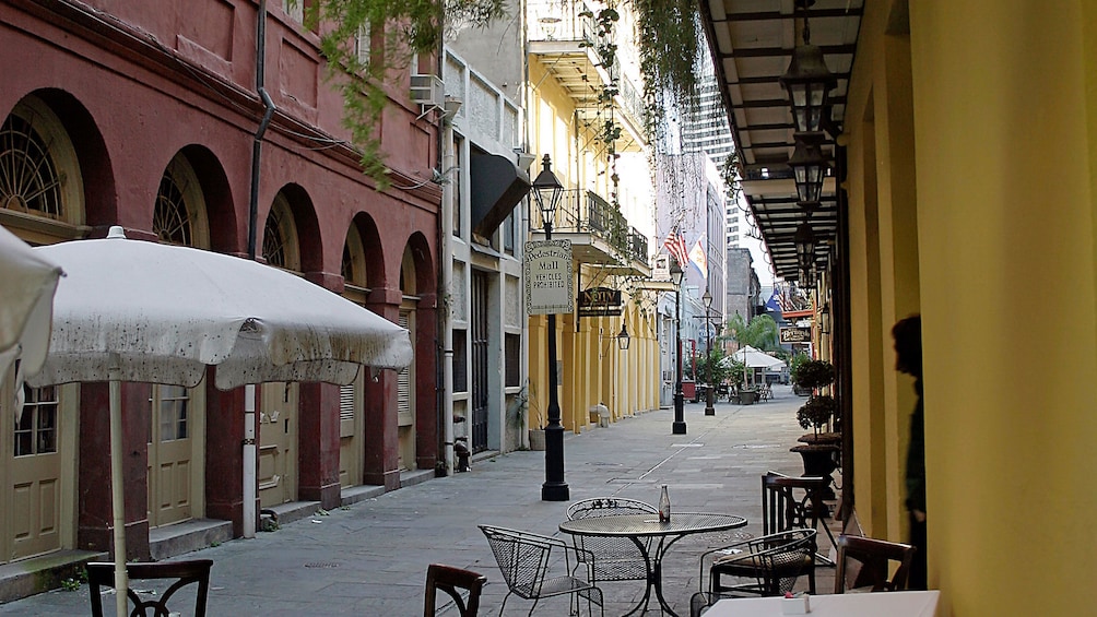 outdoor seating on sidewalk in french quarter in New Orleans