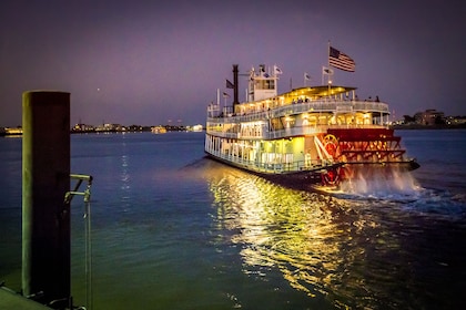 Abendliche Flussboot-Jazz-Kreuzfahrt