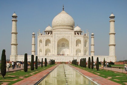 Taj Mahal Tour with Return Flights from GOA.