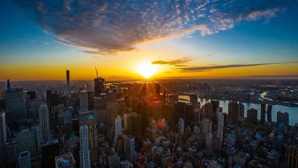 Nyc Icons Empire State Building Liberty Cruise