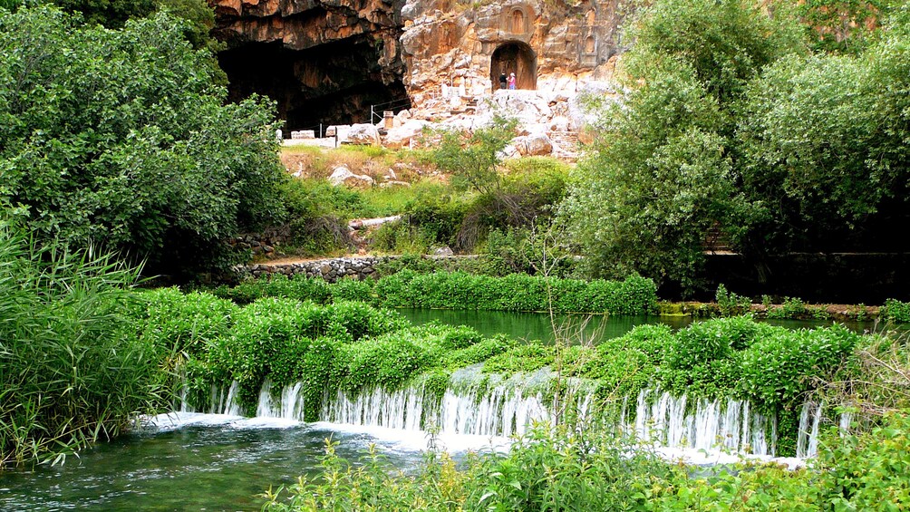 Charger l’élément 1 sur 5. A stream running past an old site in Jerusalem