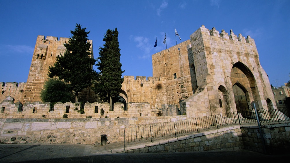 Charger l’élément 4 sur 5. A stone wall in Jerusalem