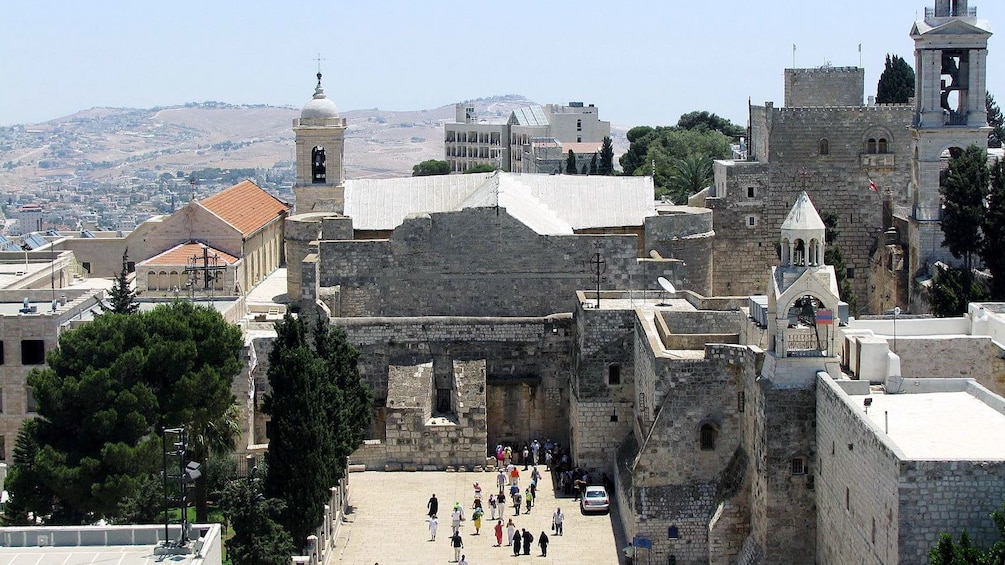 Foto 4 von 5 laden An ancient church in bethlehem