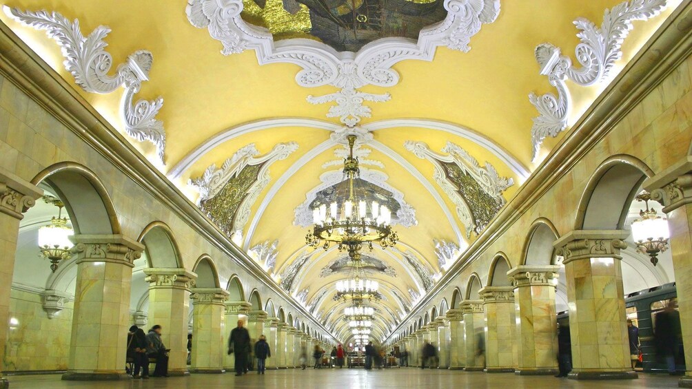 Charger l’élément 3 sur 5. Moscow's opulent underground metro system
