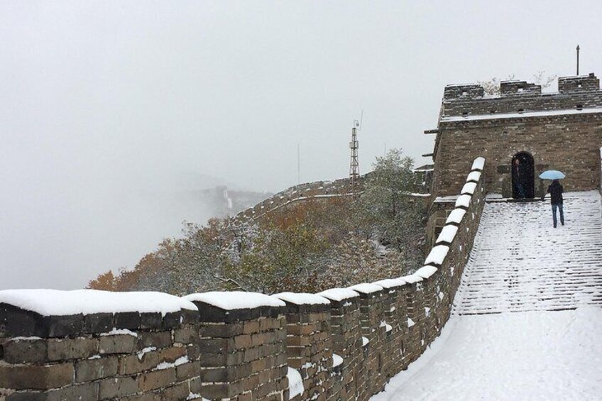 Mutianyu Great Wall snowing 