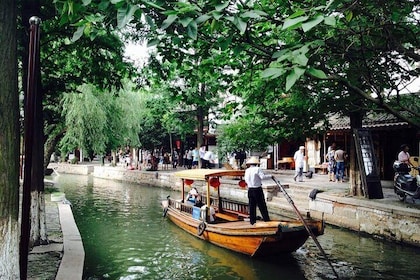 Shanghai Shore Excursion to Zhujiajiao Water Town with Lunch