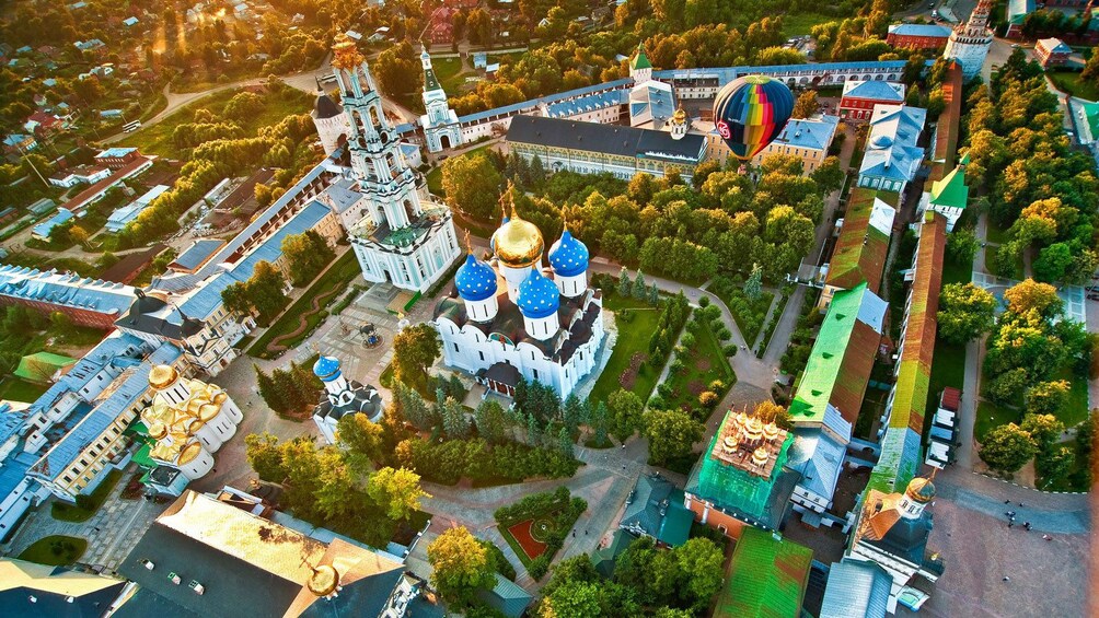 Charger l’élément 3 sur 4. Aerial view of Sergiyev Posad