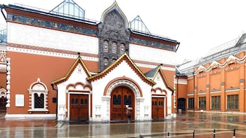 Charger l’élément 1 sur 4. Entrance to the Tretyakov Gallery