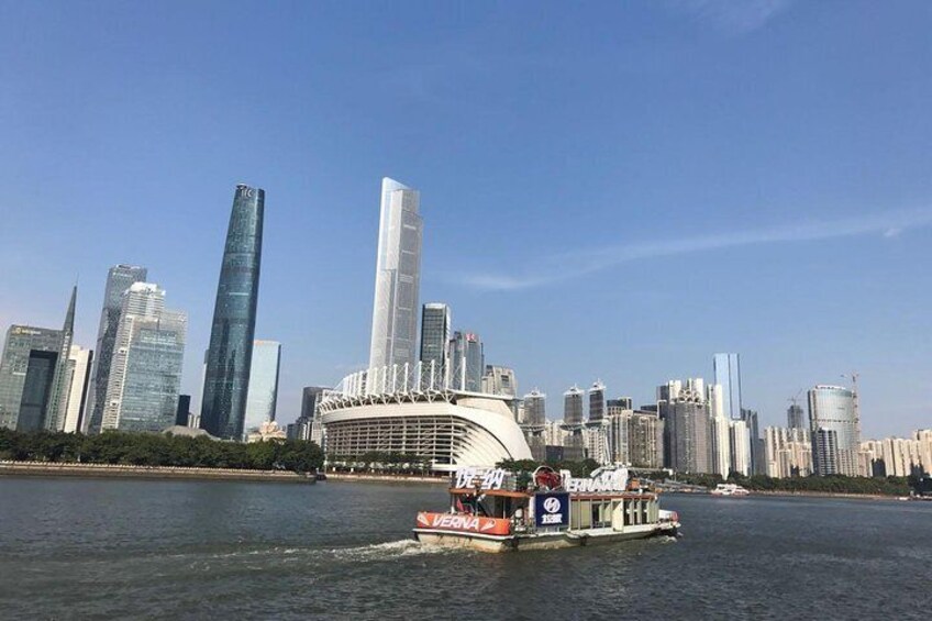 Guangzhou Layover Private Tour to Canton Tower and Pearl River Cruise with Meal