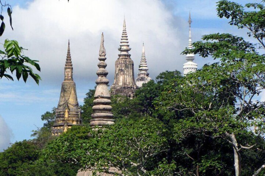 Private Oudong Temples and Phnom Prasith Tour from Phnom Penh